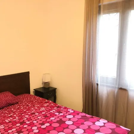 Cozy In Center Apartment